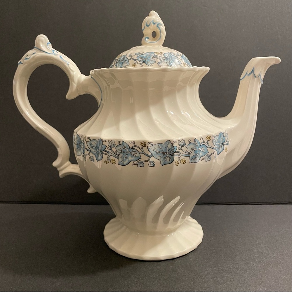 Vintage Myott Olde Chelsea Ivy Leaf Tea & Coffee Pot Made In England Great